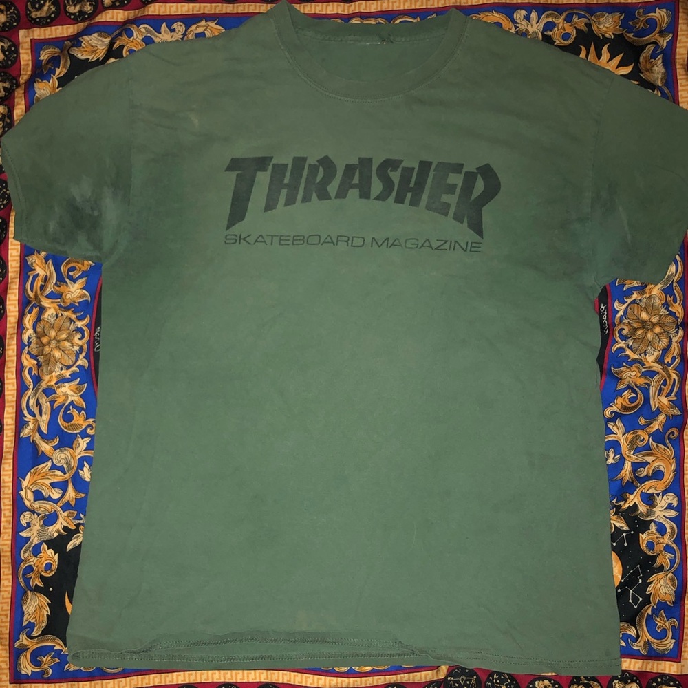 distressed vintage green large thrasher tee 🛹